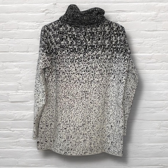 ⭐️ Athleta Marled Black Cream Cashmere Wool Blend Turtleneck Sweater SMALL - Picture 3 of 11